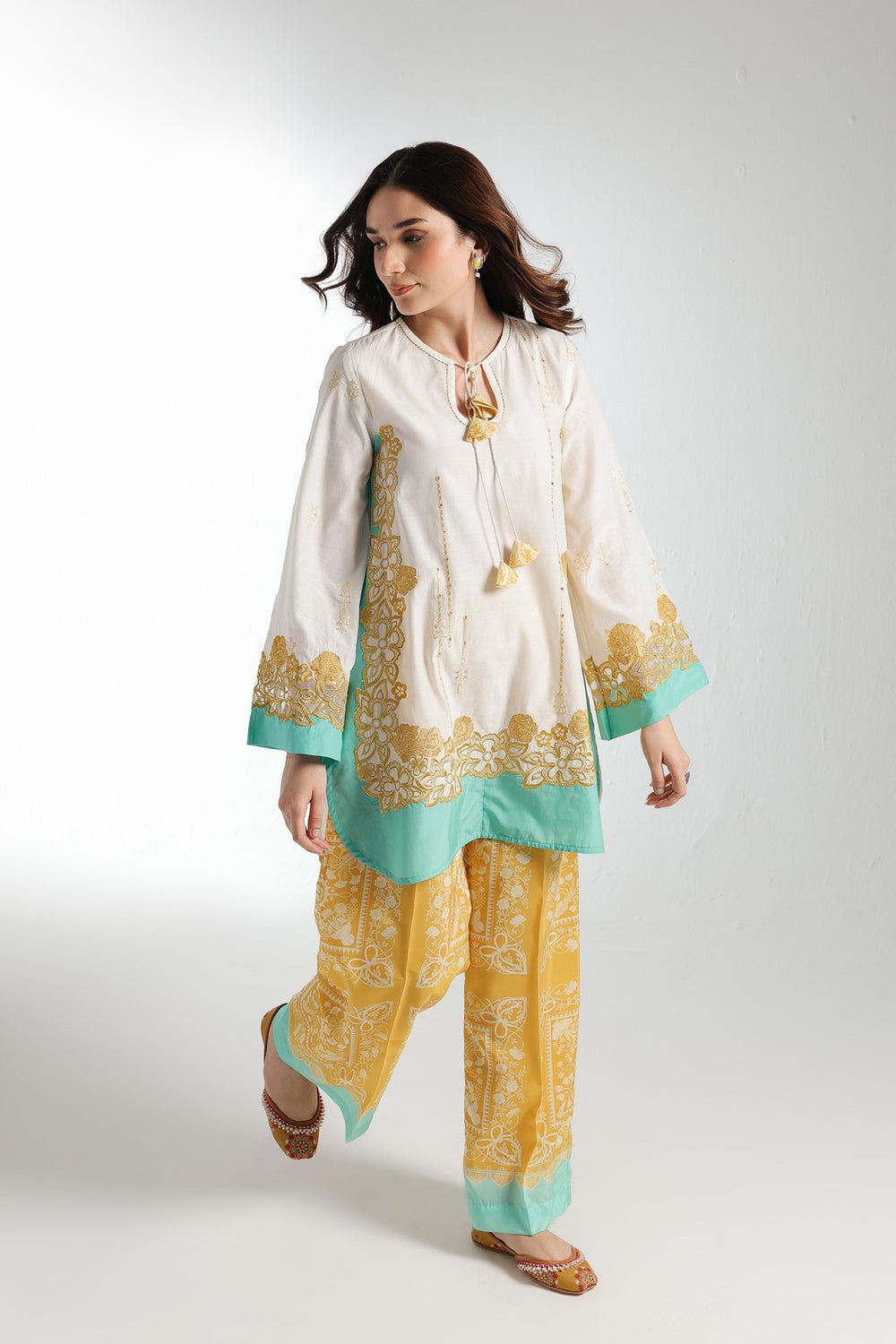 Ethnc Embroidered Pret