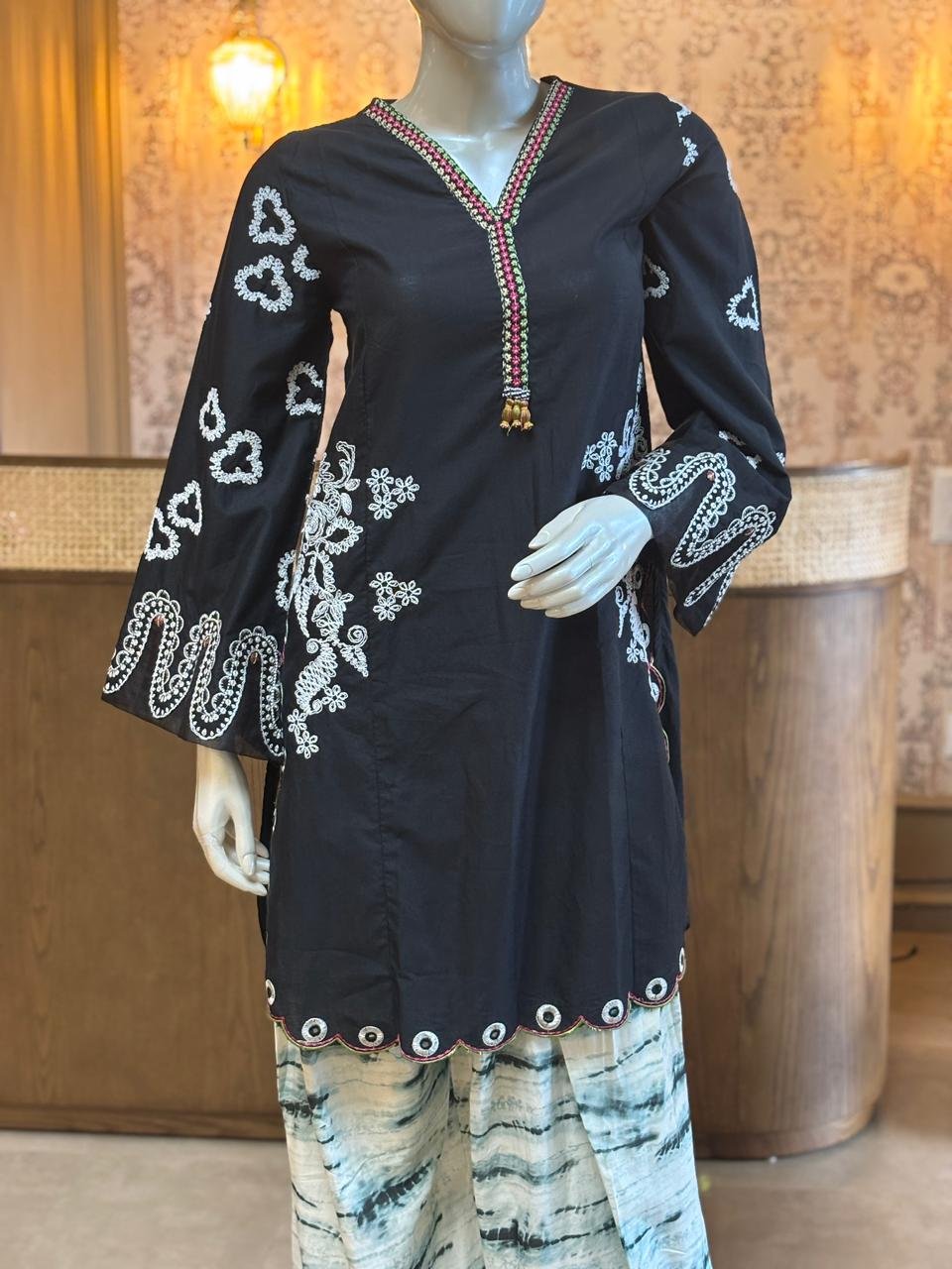 Ethnc Embroidered Pret