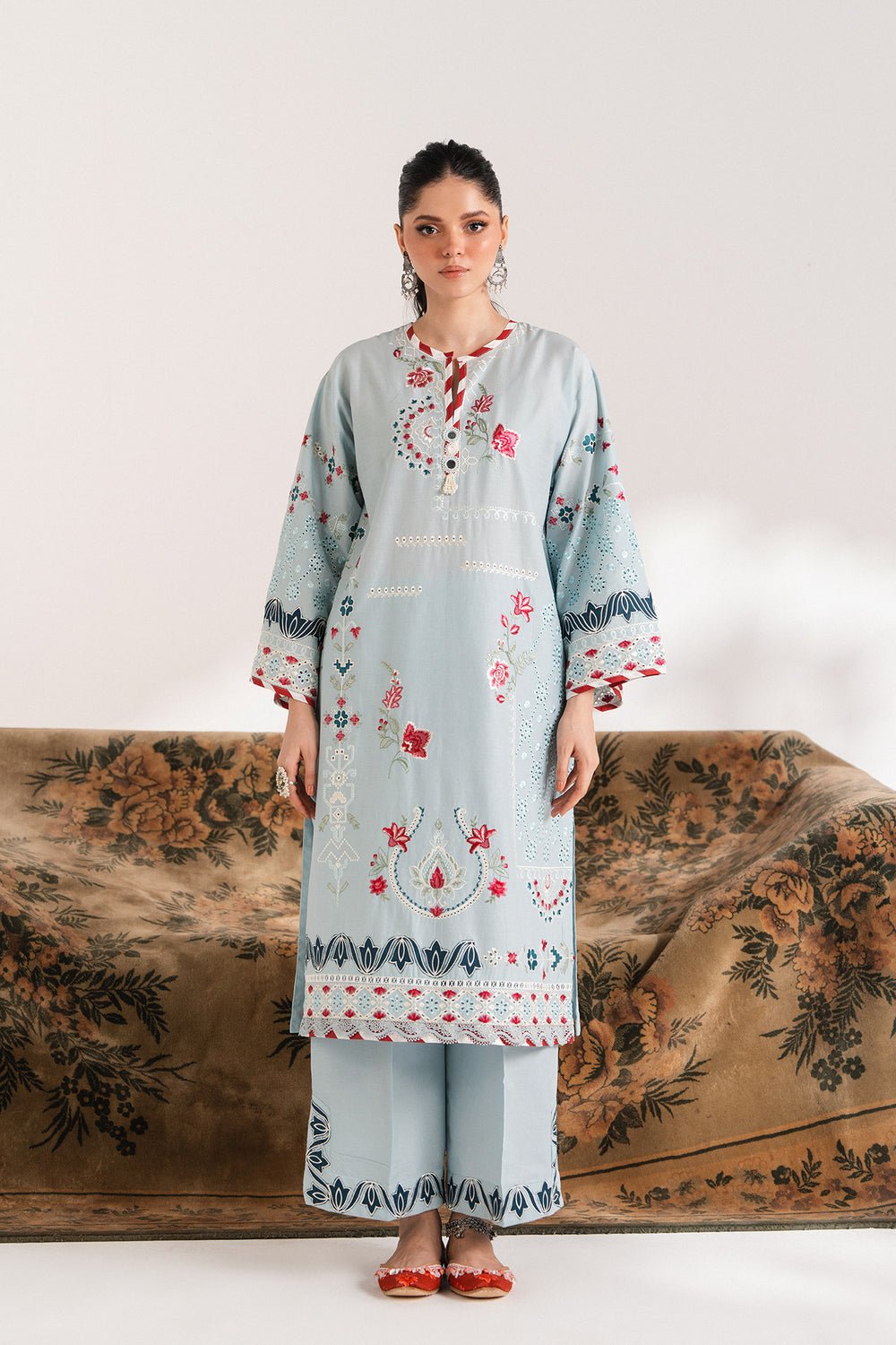 Ethnc Embroidered Pret