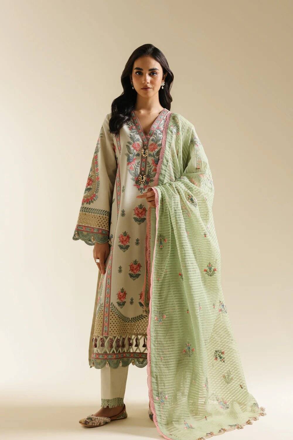 Ethnc Embroidered Pret