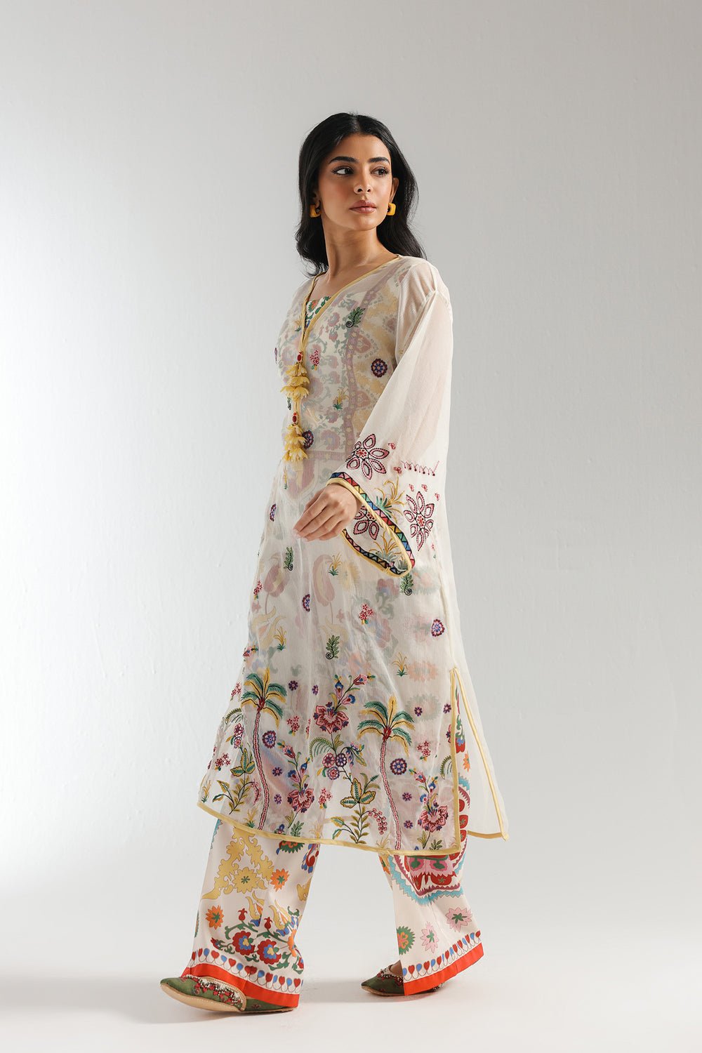 Ethnc Embroidered Chiffon Pret