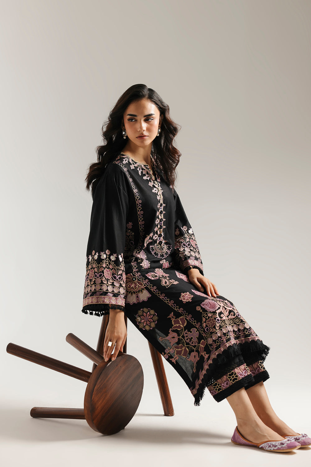 Ethnc Embroidered Pret