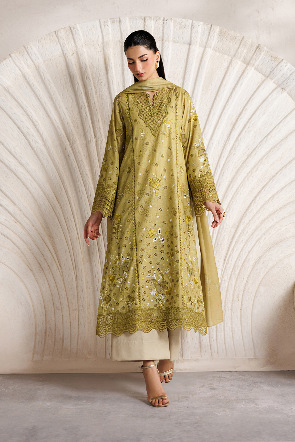 Iznik Embroidered Lawn Suit
